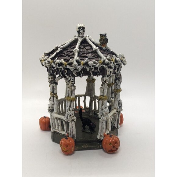 Lemax Spooky Town Skeleton Gazebo 73609 Halloween Village Retired 2007 with Box - Picture 1 of 8